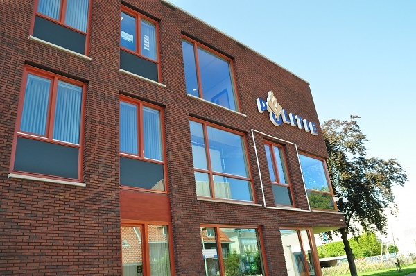 Politie valt woningen in Roosendaal binnen: vier aanhoudingen