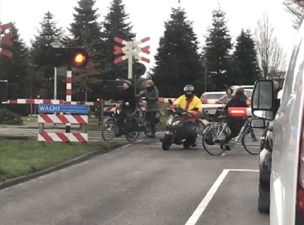 Weer geen communicatie over storing overweg Tolberg