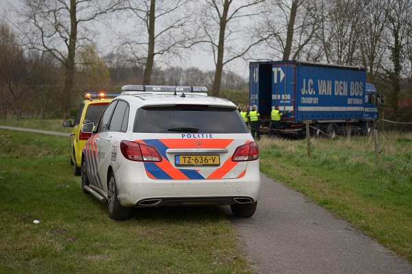 Vrachtwagenchauffeur overleden op A4 bij Lepelstraat