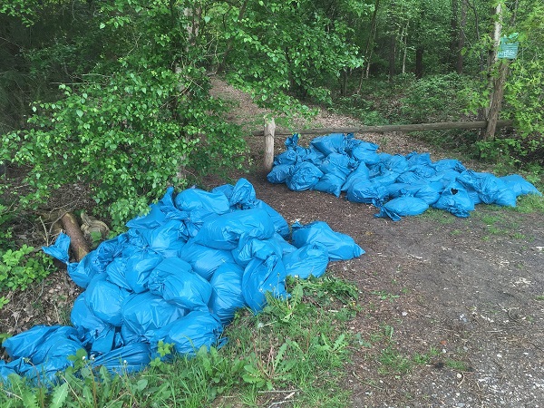 Zakken met hennepafval gedumpt in buitengebied Moerstraten