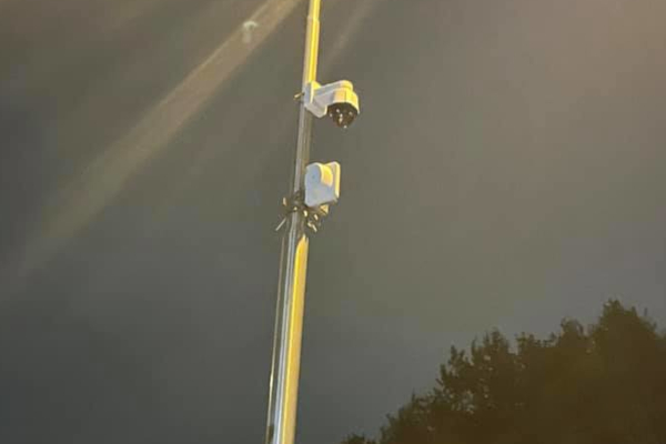 Burgemeester Roosendaal neemt zorgen weg over ‘vreemde witte kastjes’