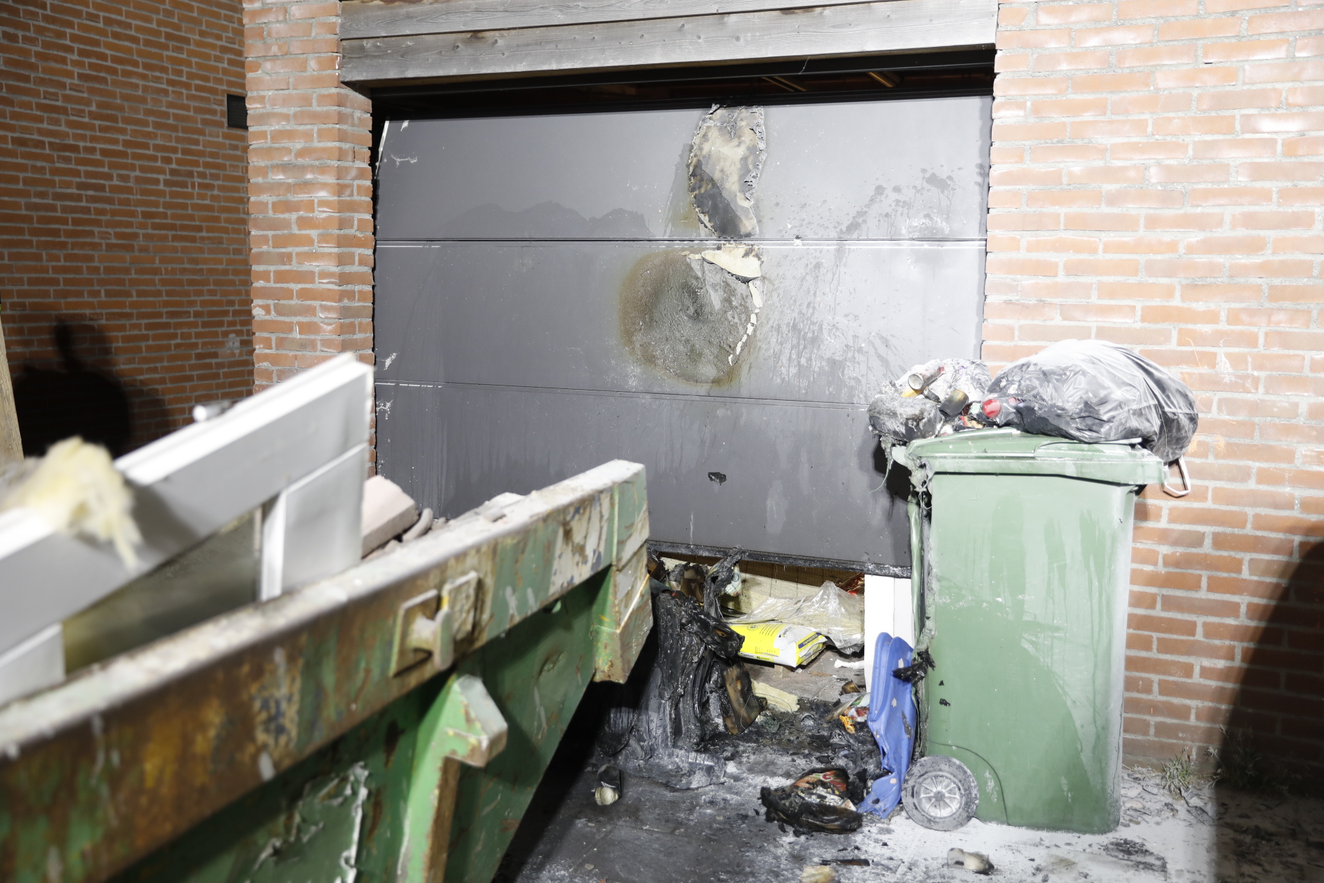 Twee brandjes in een uur, verdachte gearresteerd voor brandstichting.