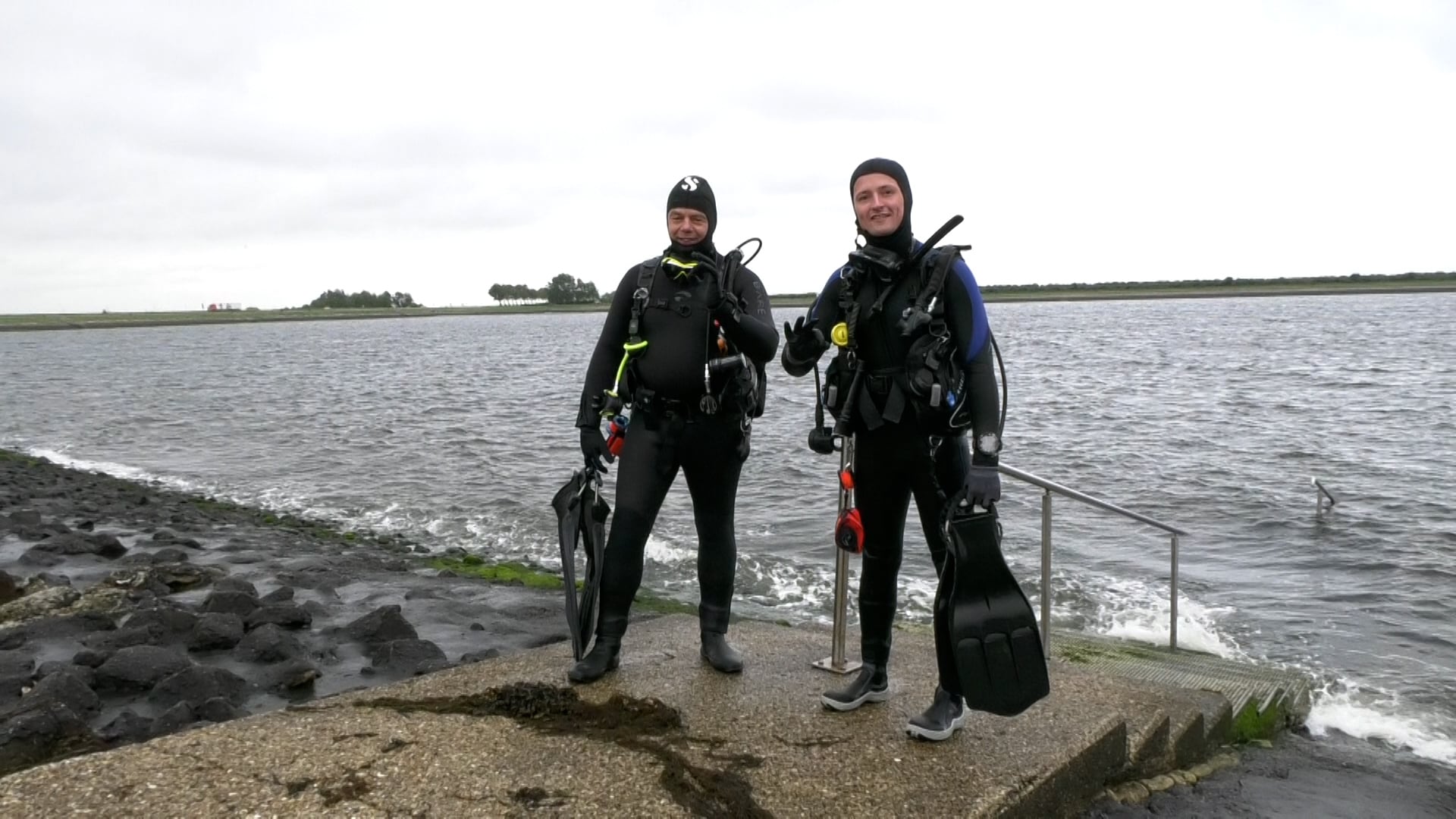 Duikinstructeur Danny toont onderwaterpracht bij Bergse diepsluis