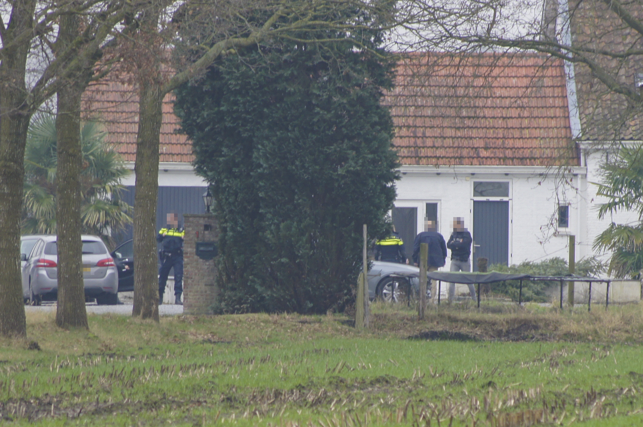 Anonieme tip leidt tot ontmanteling hennepkwekerij in schuur Moerstraten
