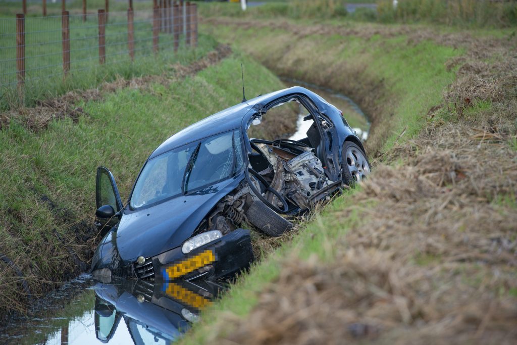 Automobilist ernstig gewond bij ongeval in Nieuw-Vossemeer