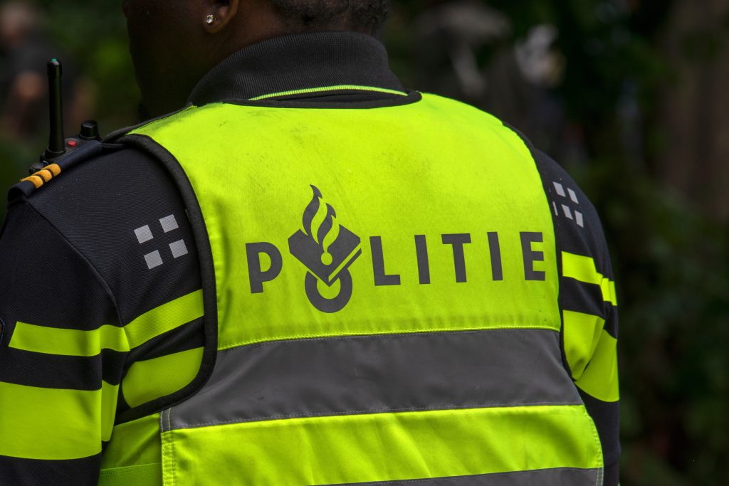 Fietsers, voetgangers en automobilist negeren wegafzetting na ernstig ongeluk