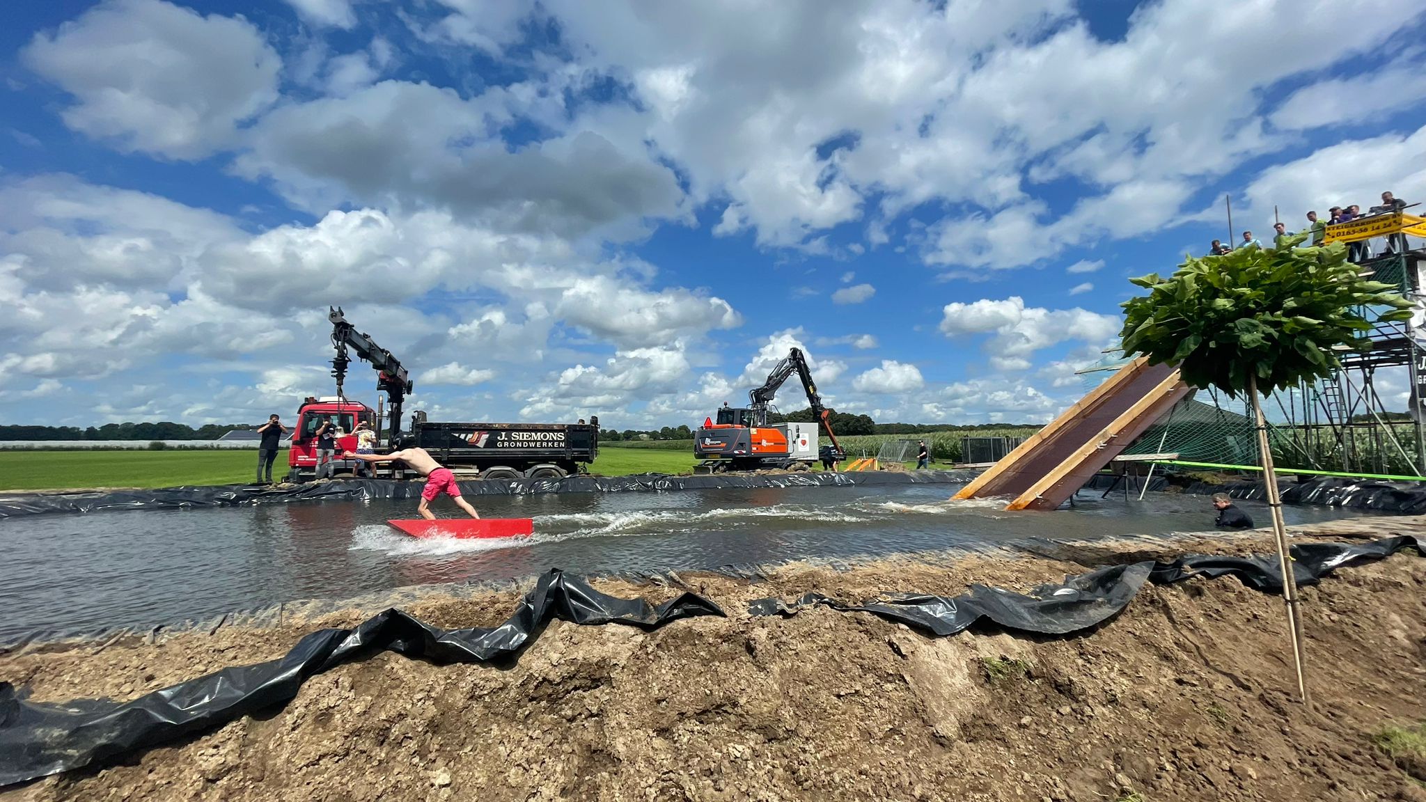 Weer of geen weer: tobbedansen in Nispen opnieuw groot succes