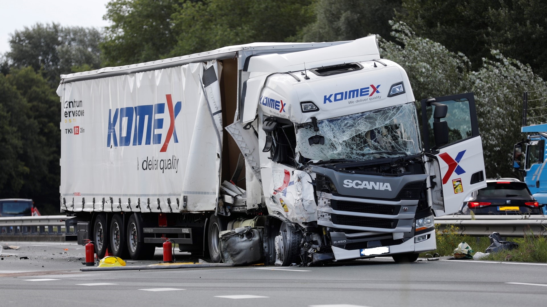 A59 bij Heijningen dicht na ongeluk met twee vrachtwagens