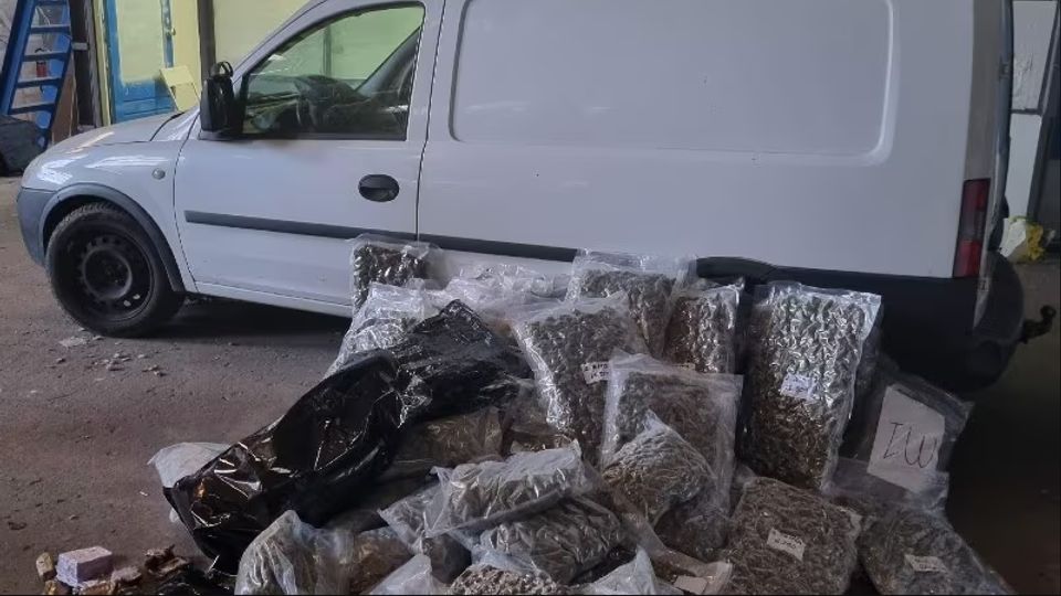 Burgemeester sluit twee loodsen in Bosschenhoofd