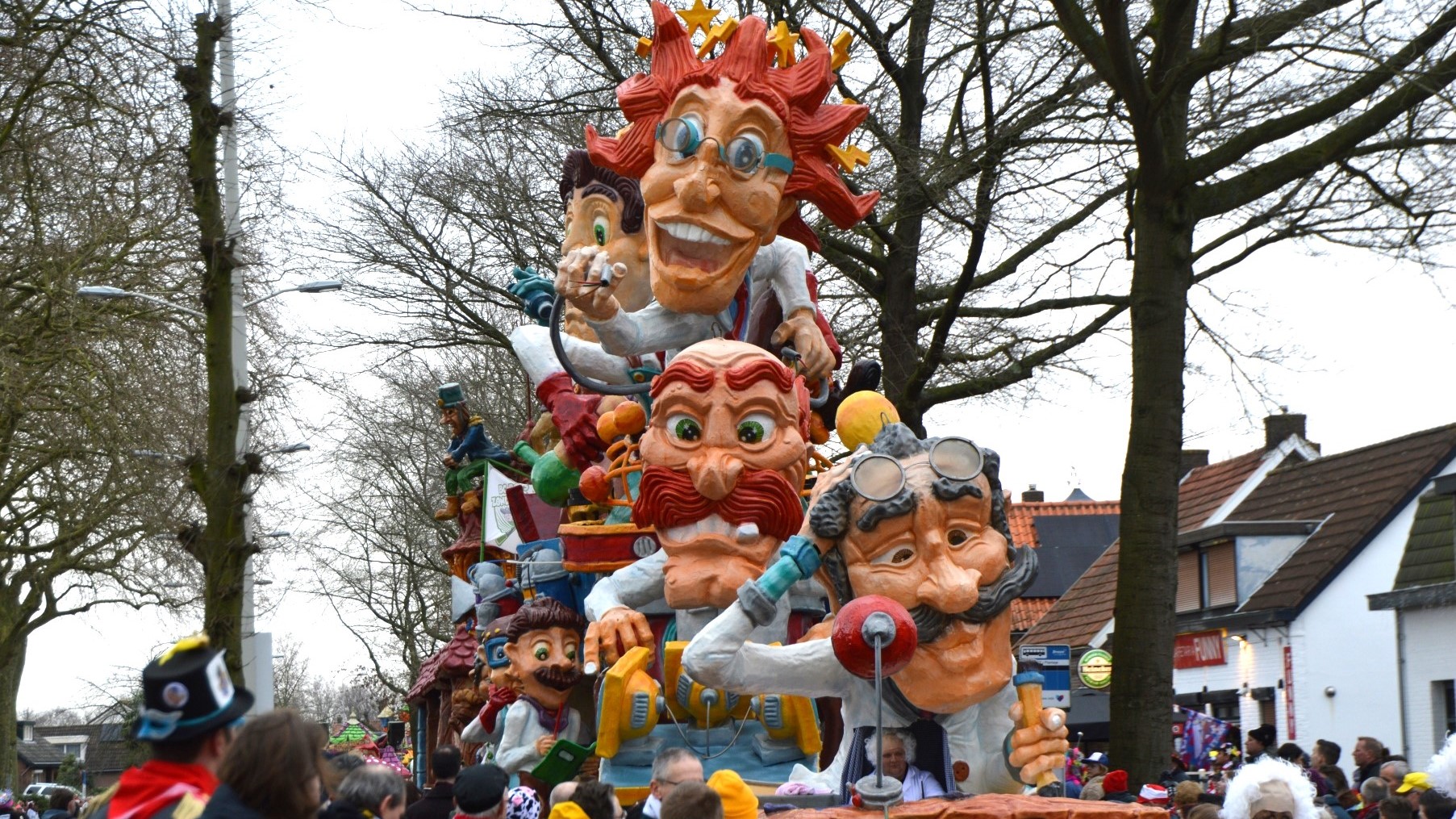 Eerste carnavalsoptocht van Brabant traditiegetrouw in Wouwse Plantage: 'Het begin van carnaval'