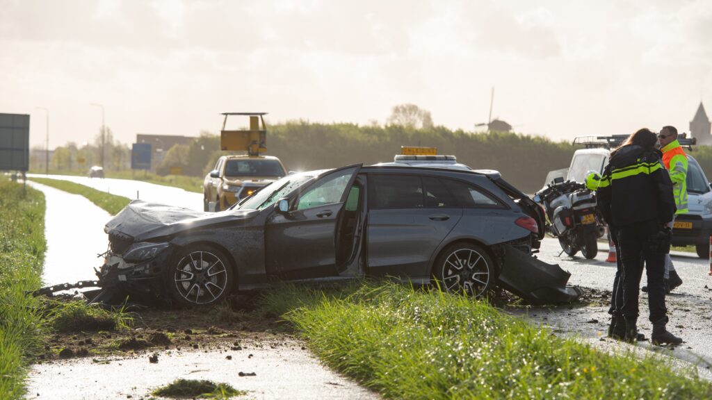 Veel schade na eenzijdig ongeval op de Postweg bij Poortvliet