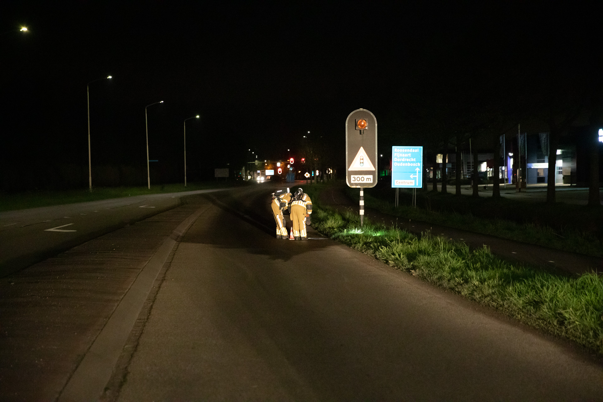 Onbekende vloeistof op weg in Oud Gastel gevonden