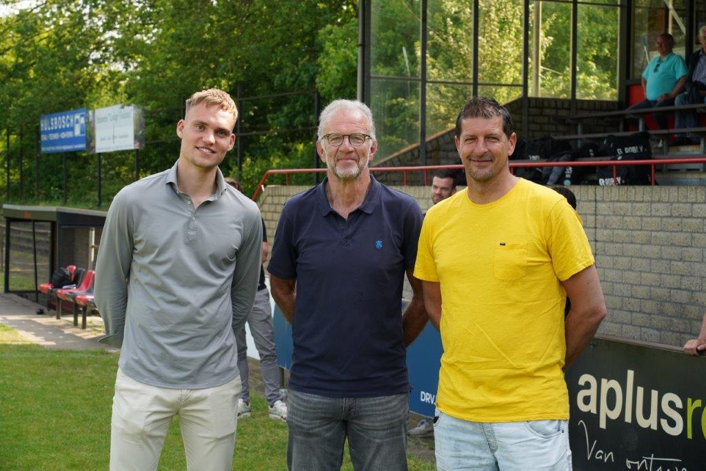 Jos Gommers op de foto met Gabor Babos en Bart Verbruggen.