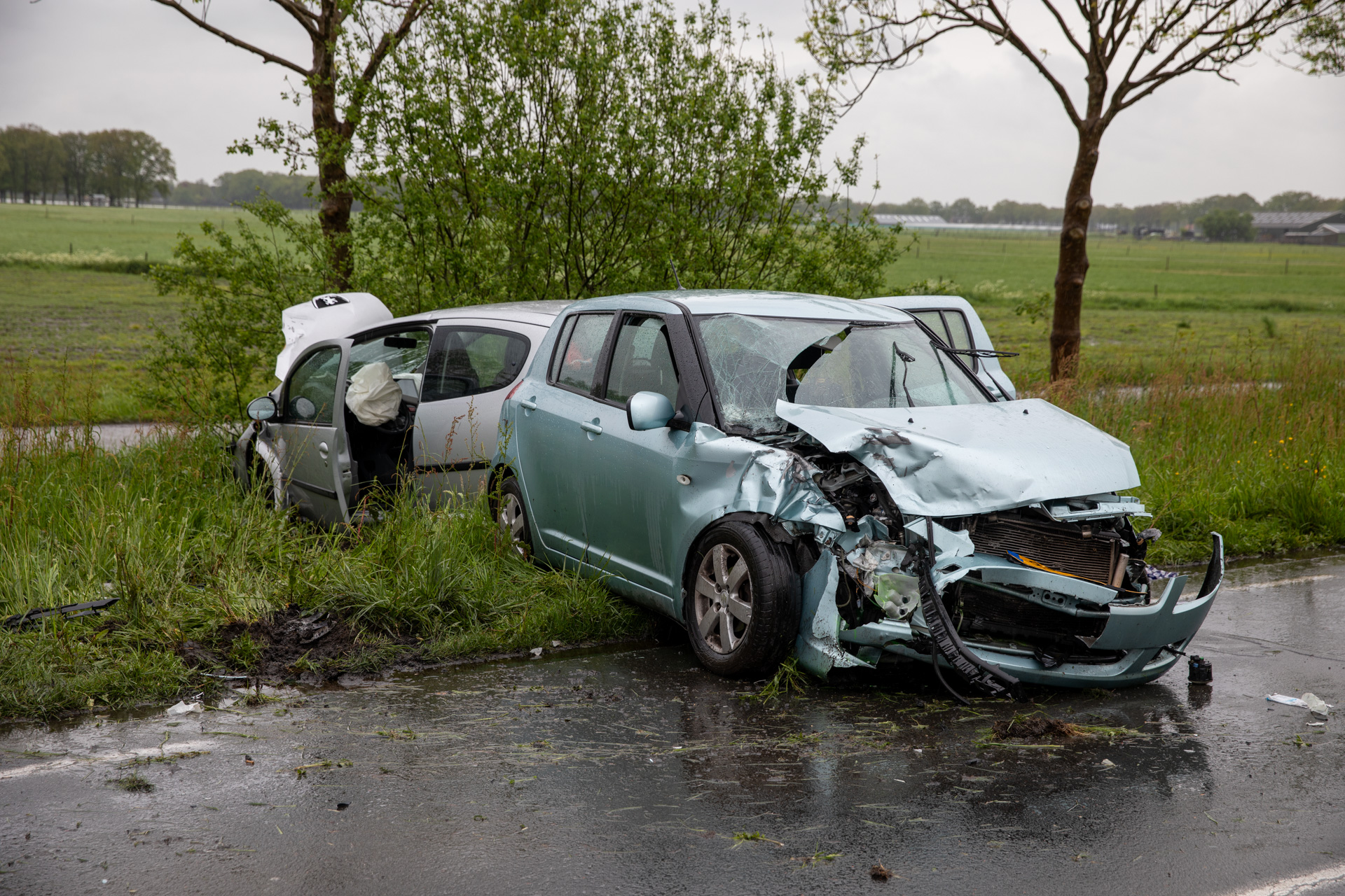 Vier auto’s botsen bij Nispen: twee gewonden