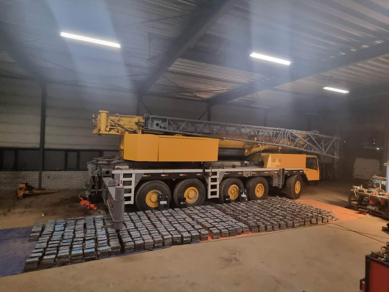 Duizenden kilo’s cocaïne ontdekt in telescoopkraan havengebied Moerdijk