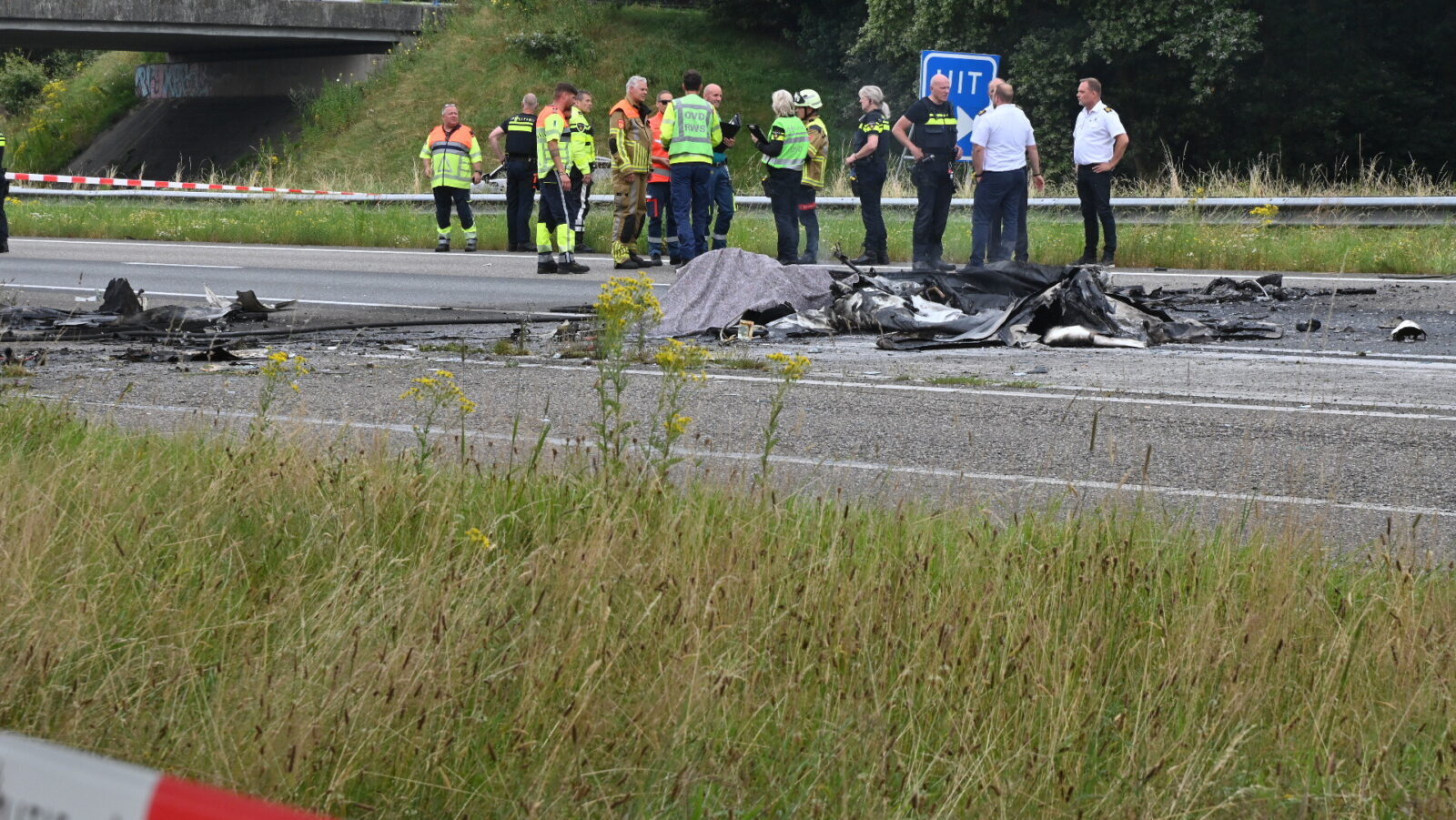 Vliegtuig neergestort op A58, piloot overleden