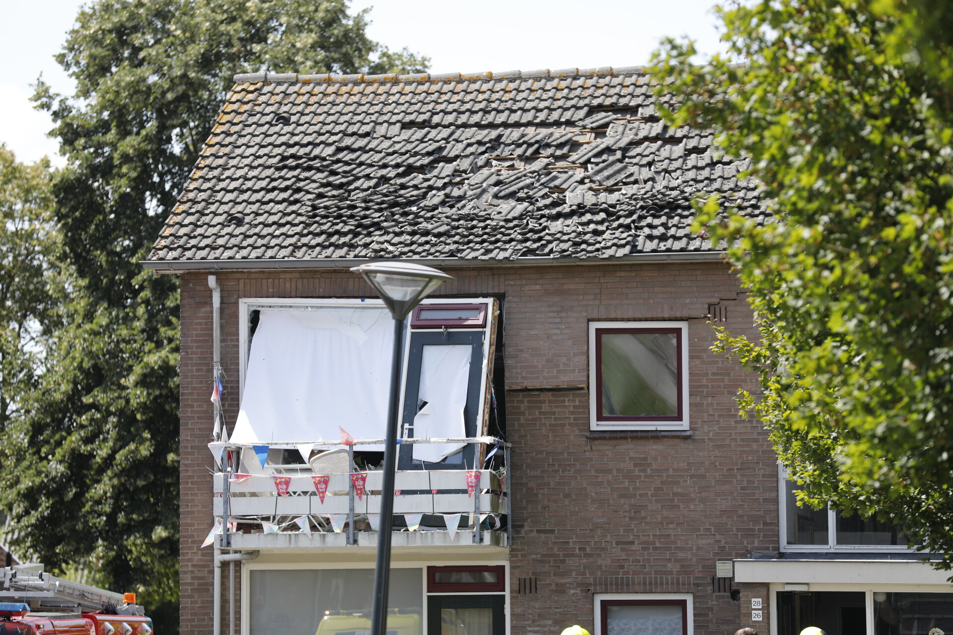 Gasexplosie in woning in Lepelstraat: man zwaargewond