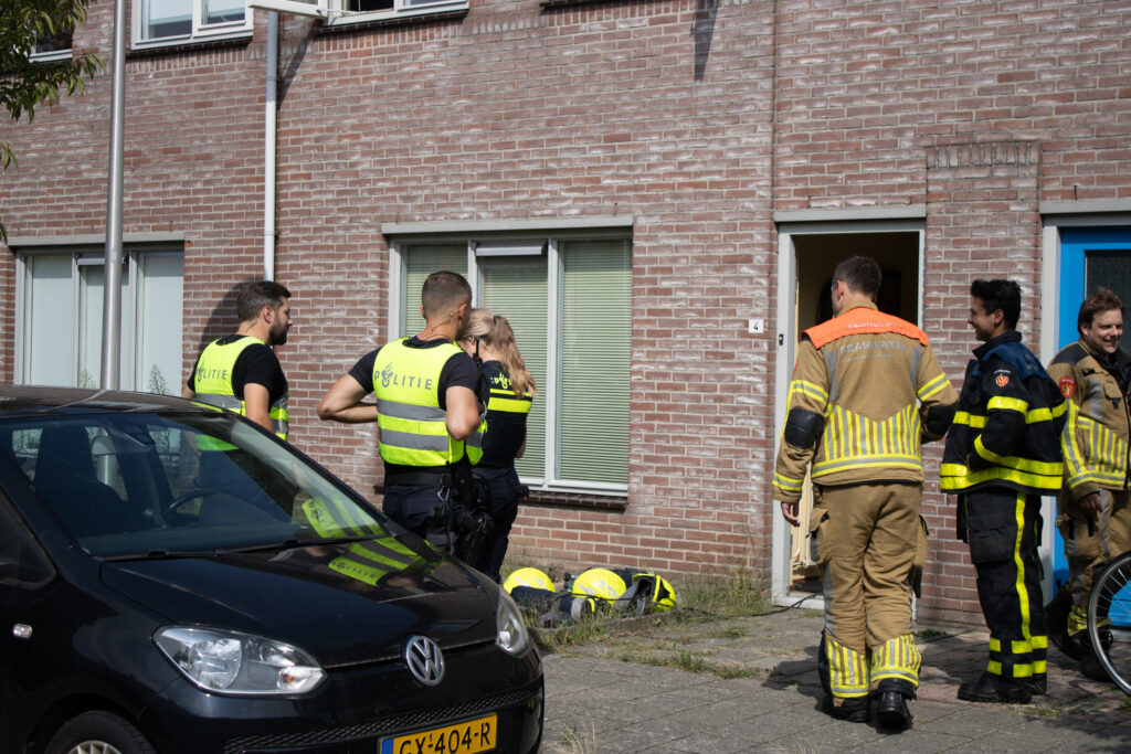 Brand in huis in Nieuw-Vossemeer, bewoner raakt gewond