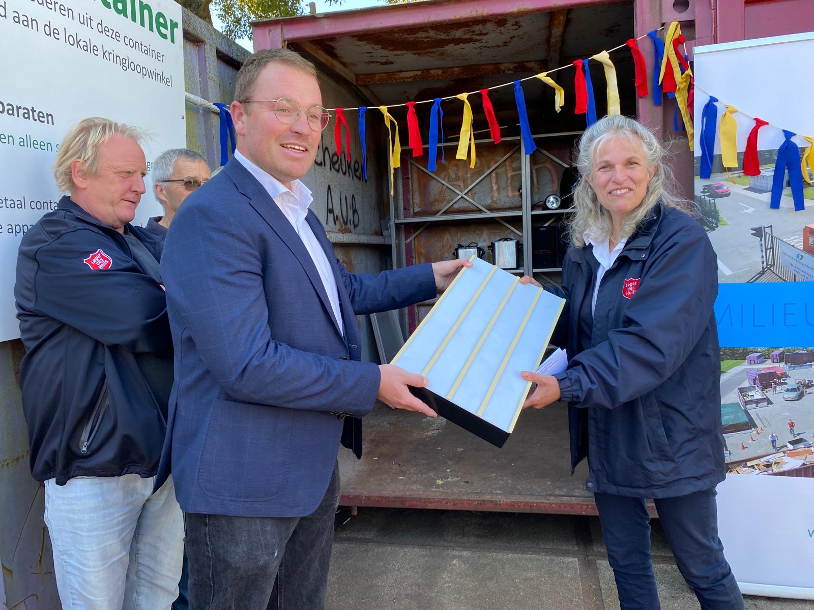 Kringloop-donatiecontainer nu ook in Zeeland: primeur voor Sint Maartensdijk