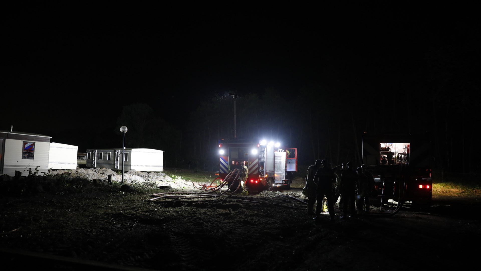 Nieuwe caravan in vlammen op bij camping De Witte Plas