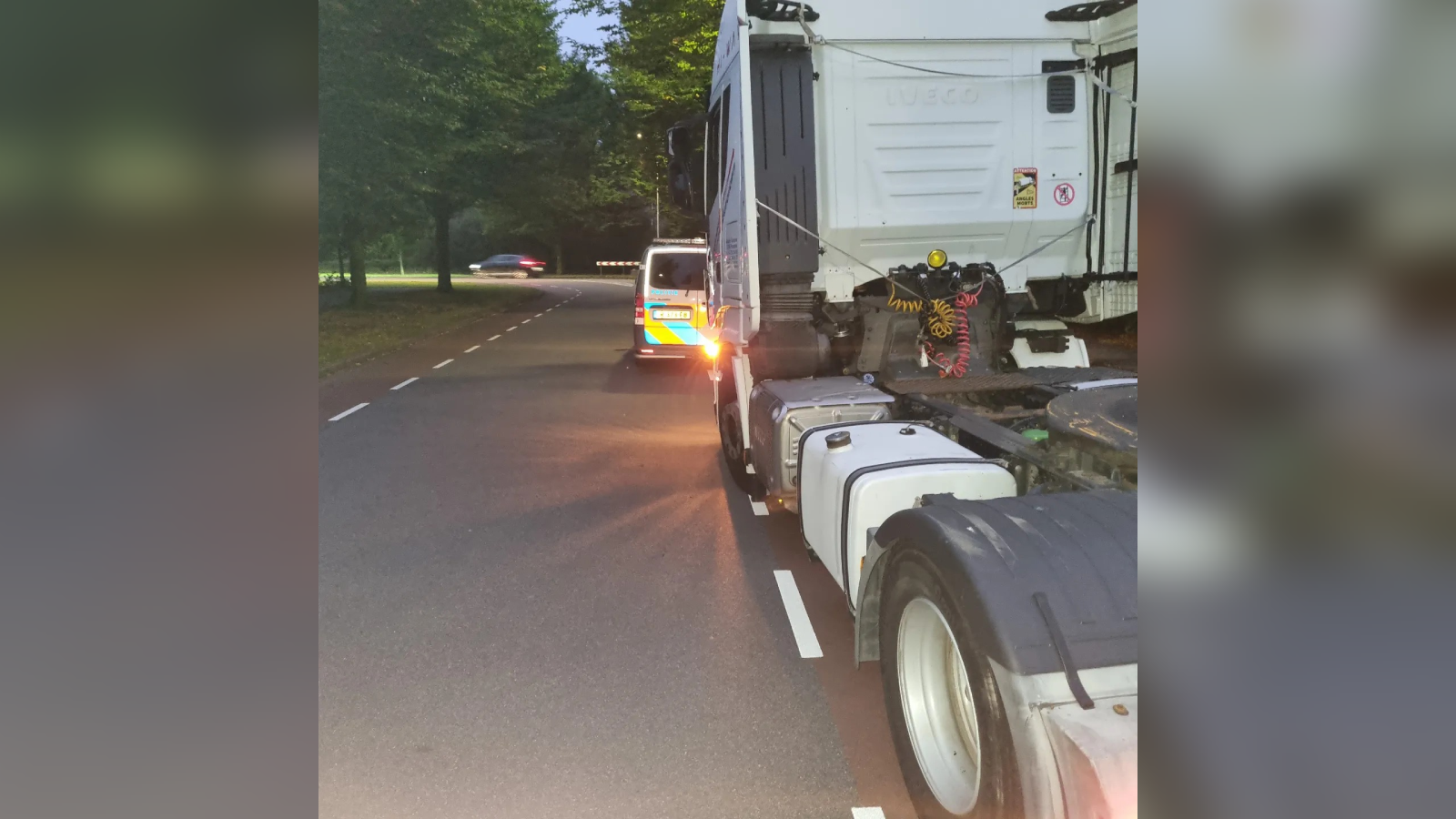 Vrachtwagen op hol in Roosendaalse wijk: chauffeur had medische problemen