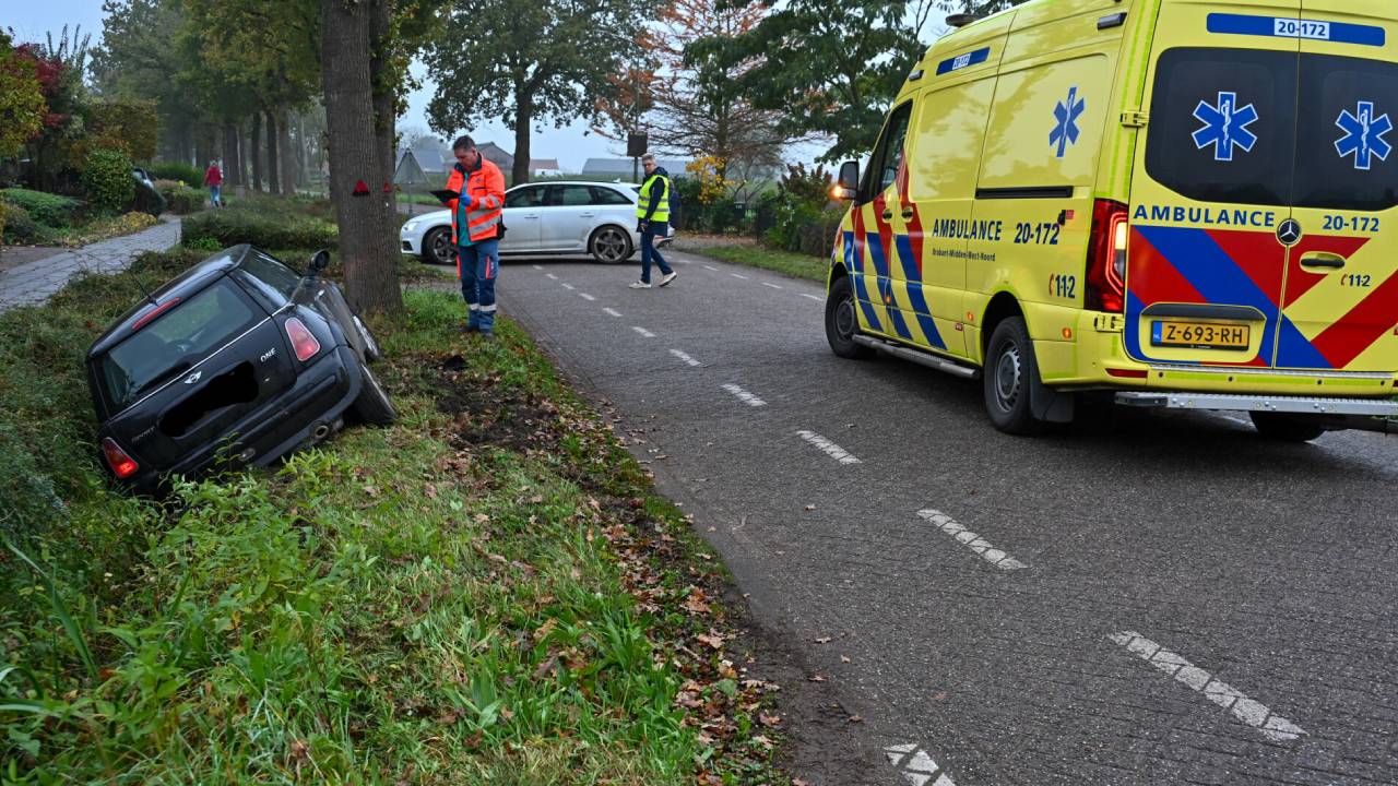 Fietser gewond na aanrijding met auto in Wernhout