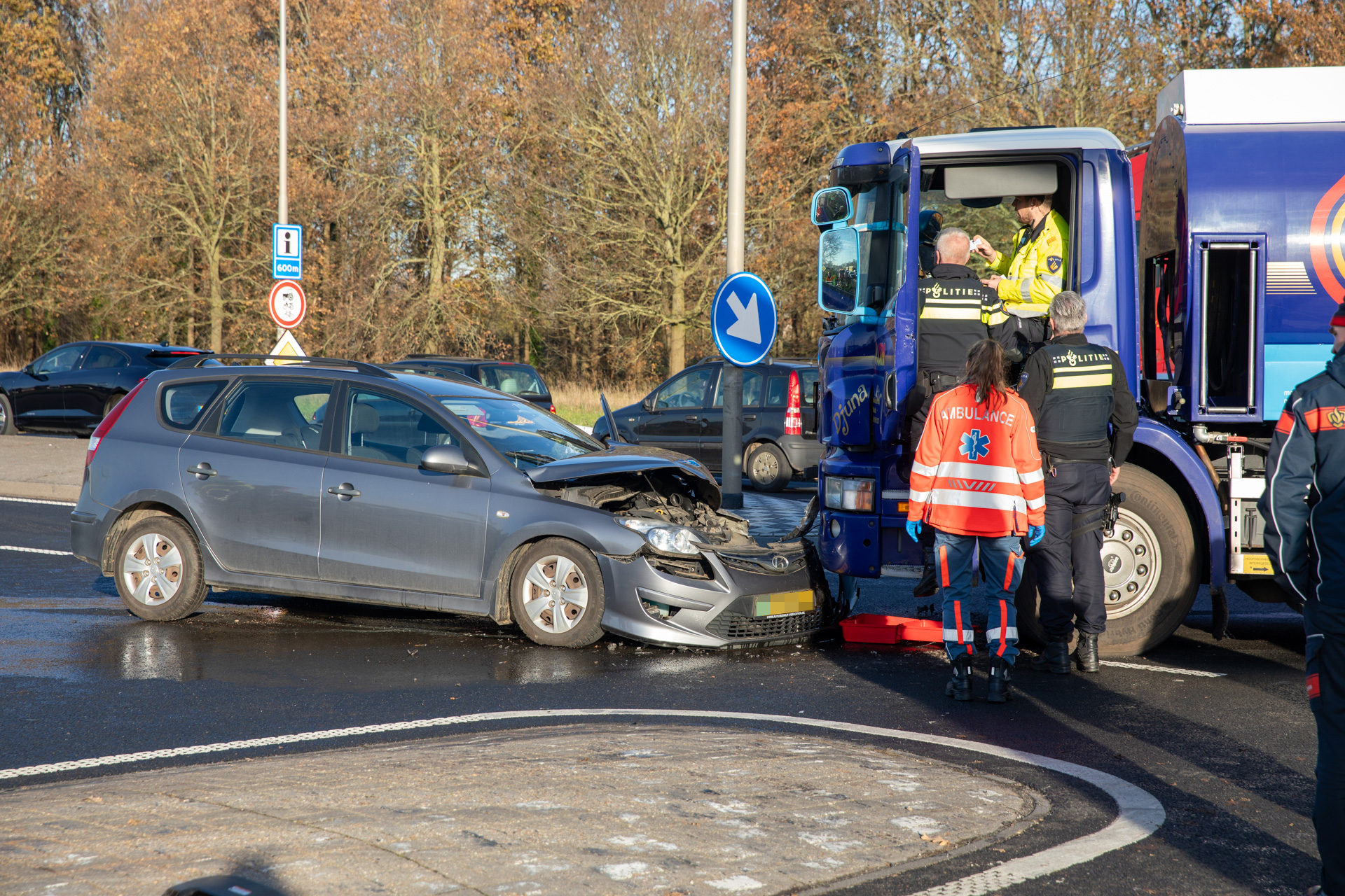 Botsing tussen tankwagen en auto op N268 bij Oud Gastel