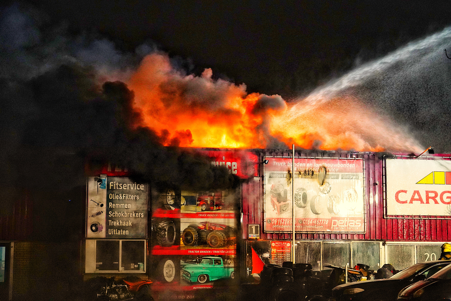 Zeer grote brand aan de Kruisakkers in Bergen op Zoom