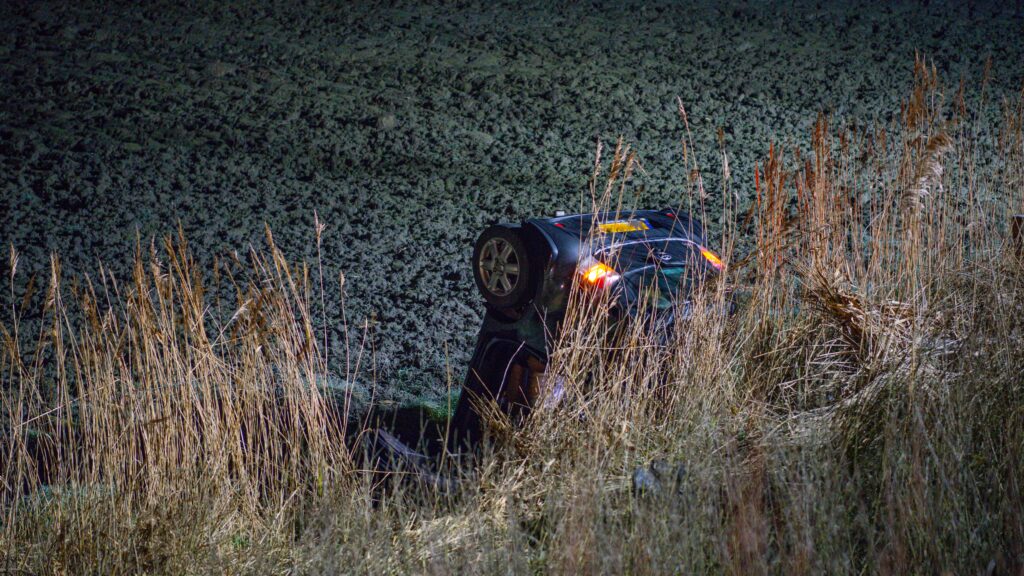 Automobilist gewond bij eenzijdig ongeval op Rubeerdijk