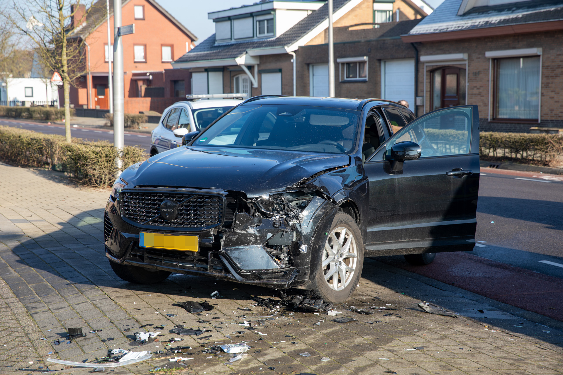 Flinke schade na botsing auto’s in Sint-Willebrord