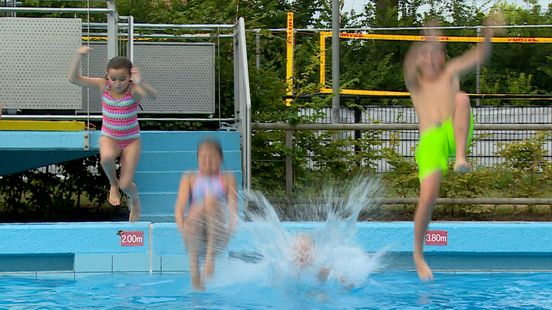Opening zwemseizoen De Spetter uitgesteld: tegelwerk en glazuurlaag laten los