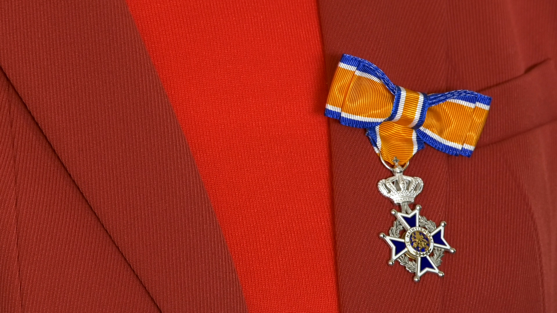 Vier zilveren erespelden én een Koninklijke onderscheiding voor raadsleden in Etten-Leur