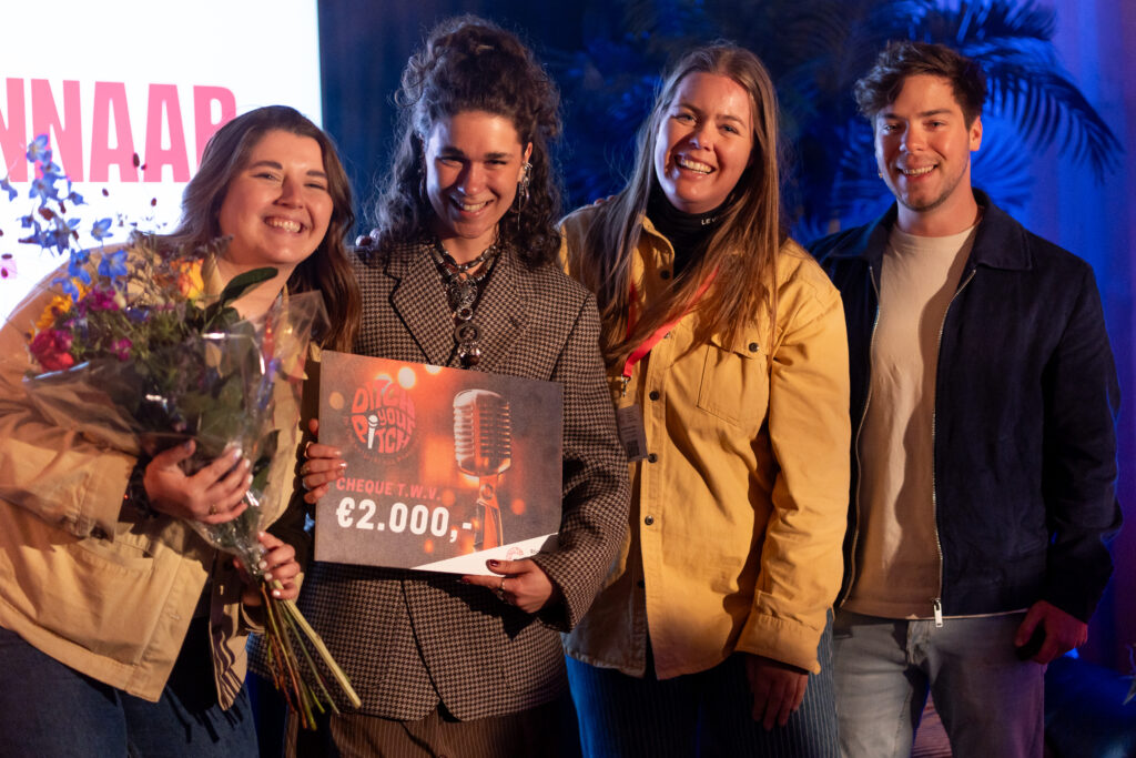 Steffi Fredrix wint Roosendaalse cultuurprijs Ditch Your Pitch!