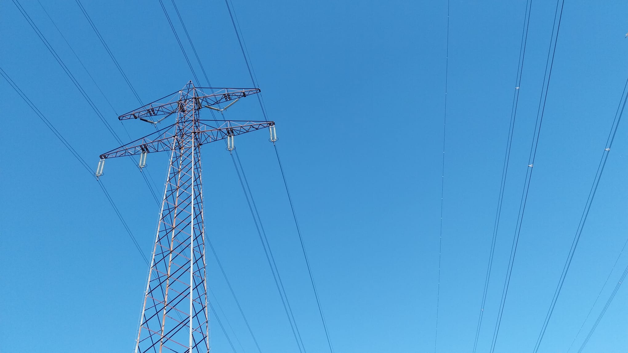 TenneT bouwt acht hoogspanningsmasten in Halderberge en Moerdijk voor nieuwe verbinding