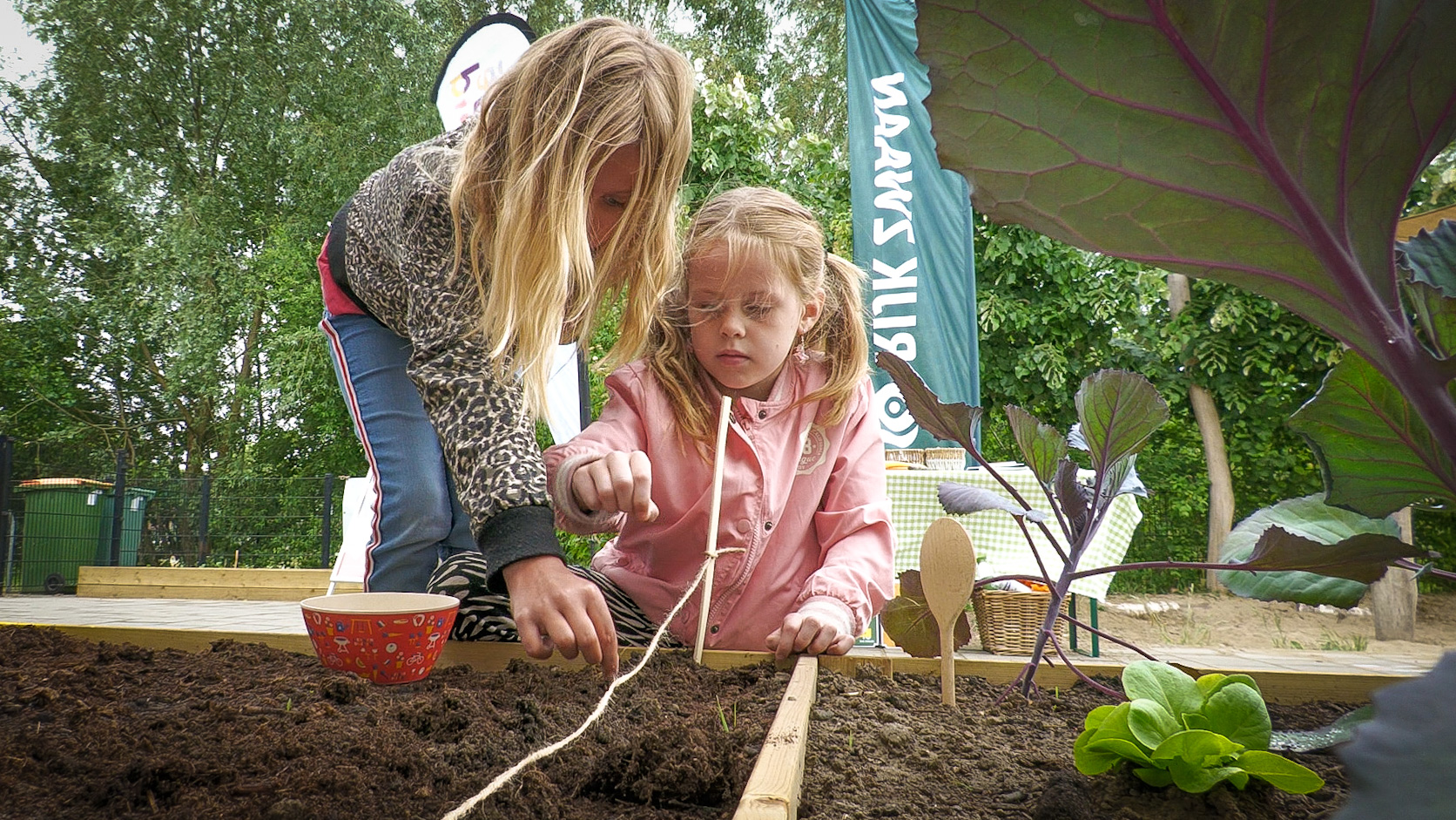 Leerlingen Aventurijn in Standdaarbuiten doen mee aan recordpoging wortelles