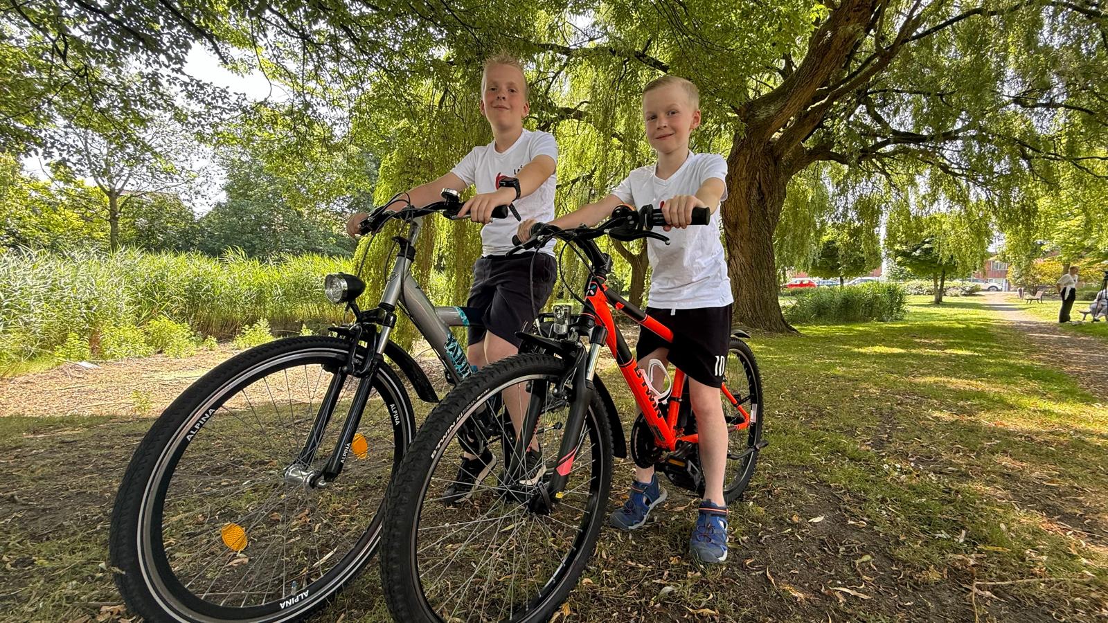 Lars (11) en Sem (9) gaan 45 kilometer fietsen voor hun beide opa’s met Parkinson