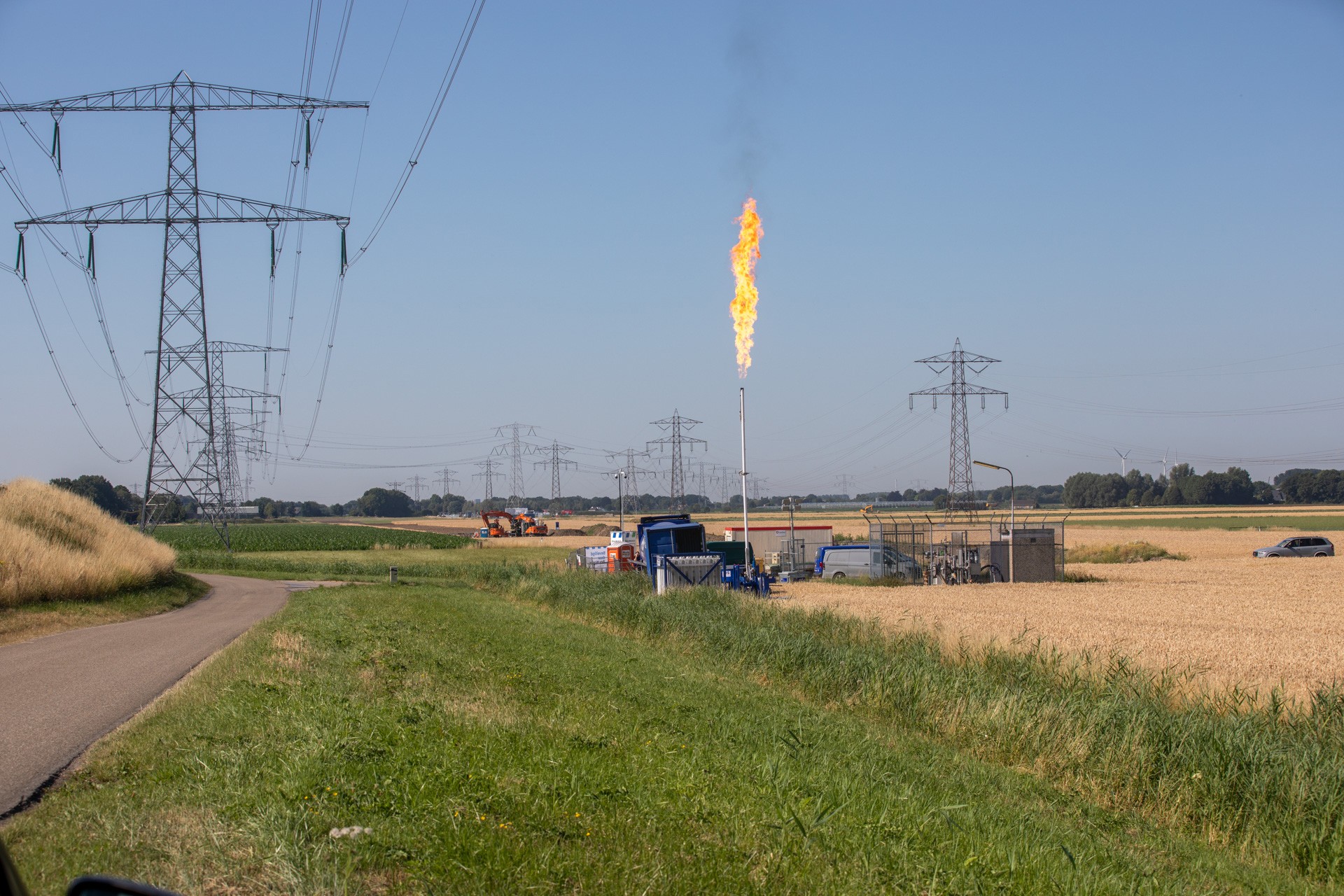 Fakkelactiviteiten langs snelweg bij Oud Gastel, geen risico’s voor omgeving