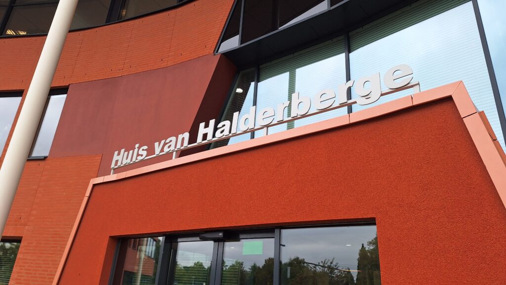 Uitslag gemeente­raads­verkiezingen Halderberge: VVD pakt de winst