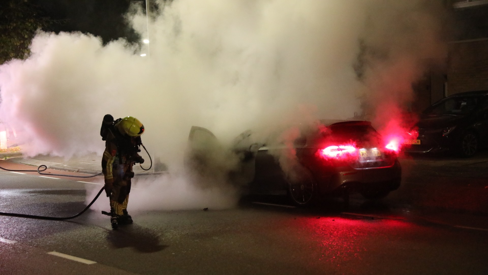Auto volledig uitgebrand op Flintdijk Roosendaal