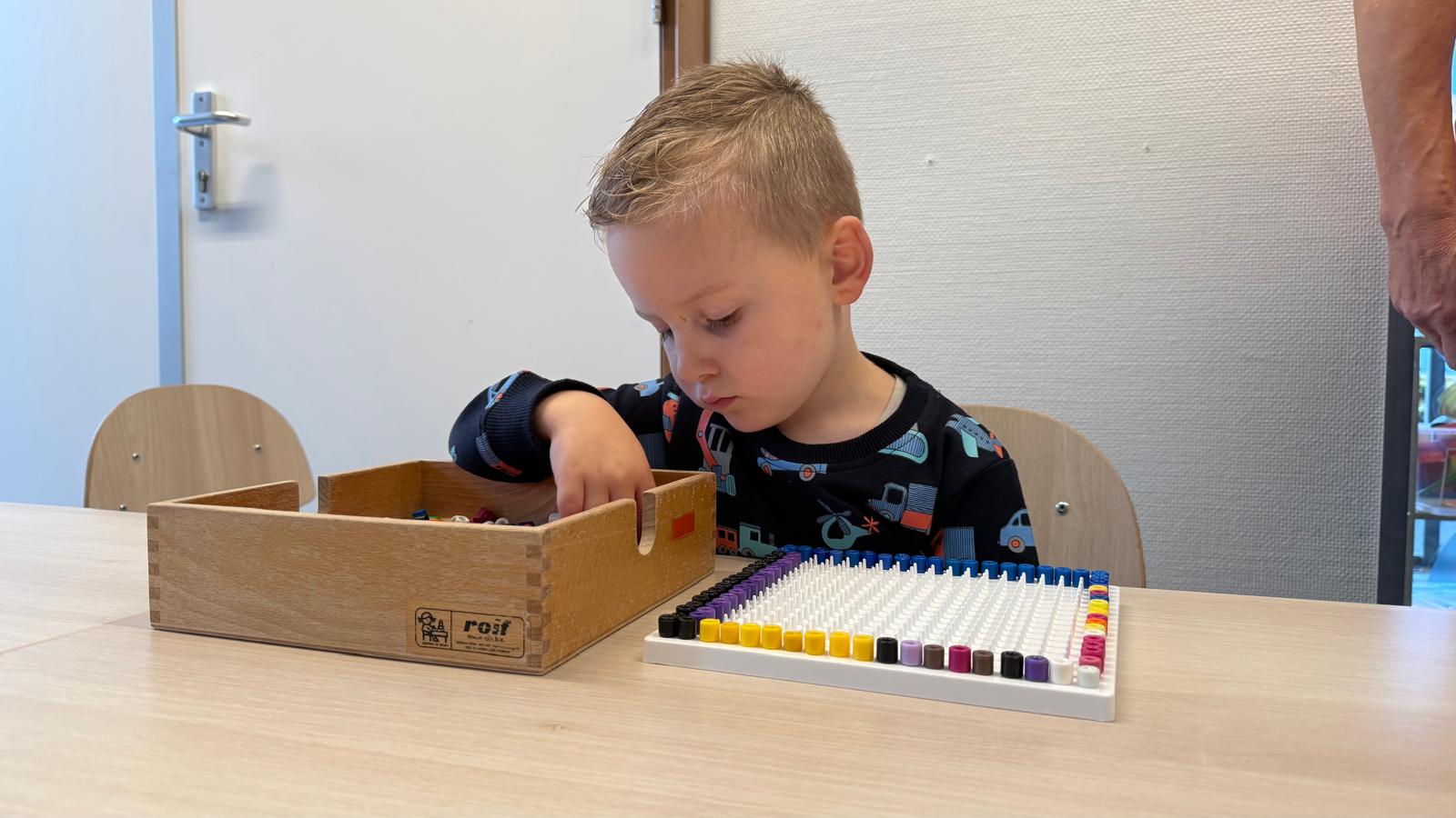 Dinsdagmorgen mogen de kinderen spelen op basischool De Pontus.