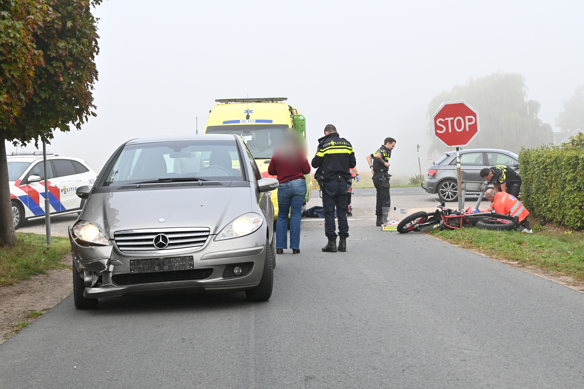 Brommerrijder gewond na aanrijding in Rijsbergen