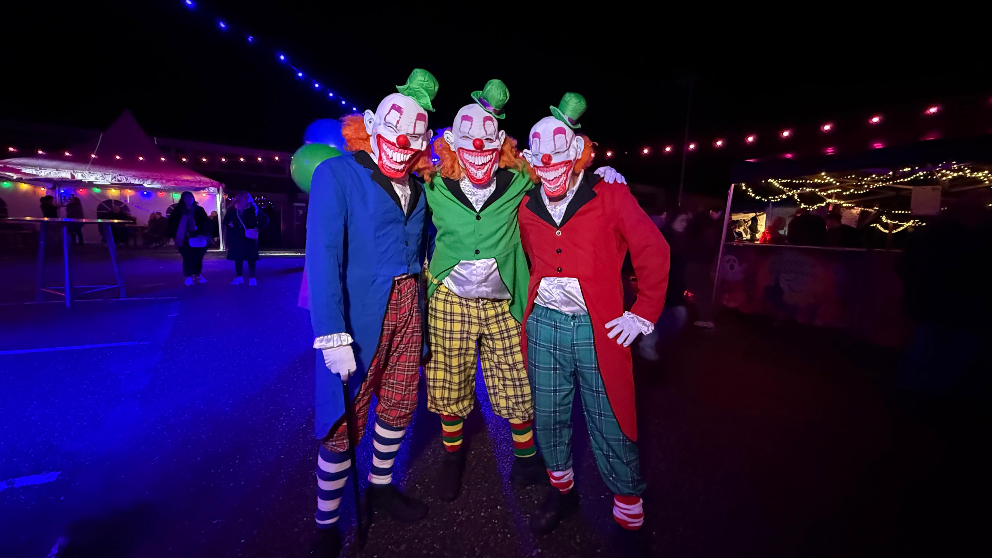 Van zweepjes tot zombies: Standdaarbuiten geniet van angstaanjagend spektakel