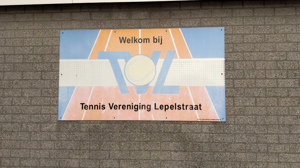 Twee nachten op rij onrustig bij tennisvereniging Lepelstraat, clubhuis beschadigd