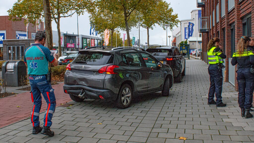 Kettingbotsing met drie auto’s in Bergen op Zoom