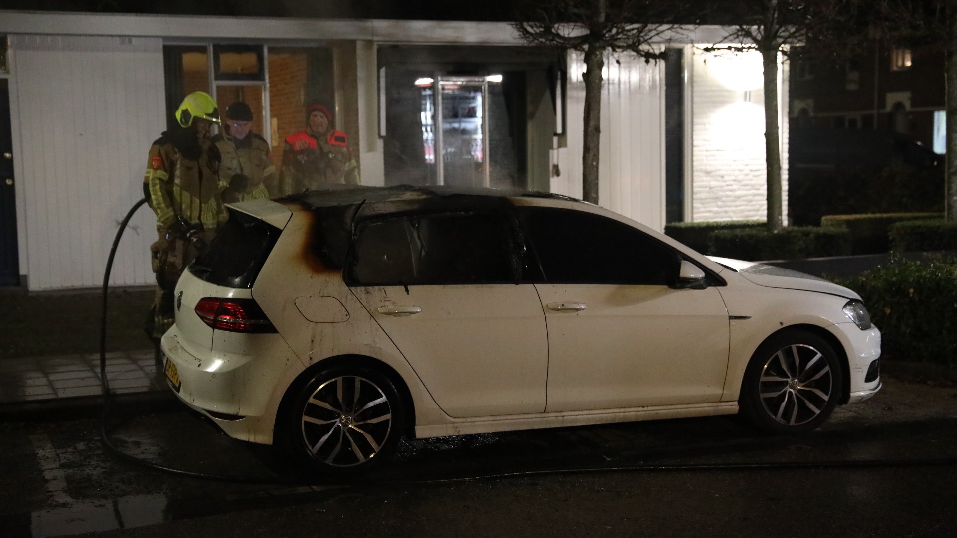 Auto zwaar beschadigd na brand op Bandeliersberg in Roosendaal