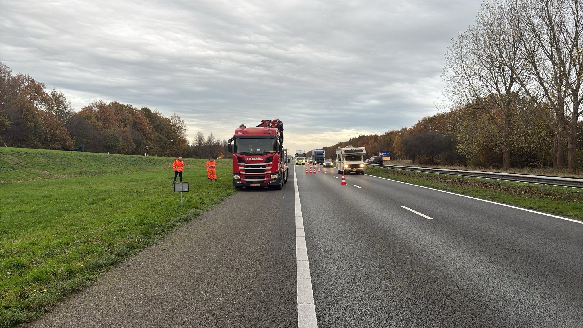Defecte vrachtwagen zorgt voor lange file op A58 bij Wouwse Plantage