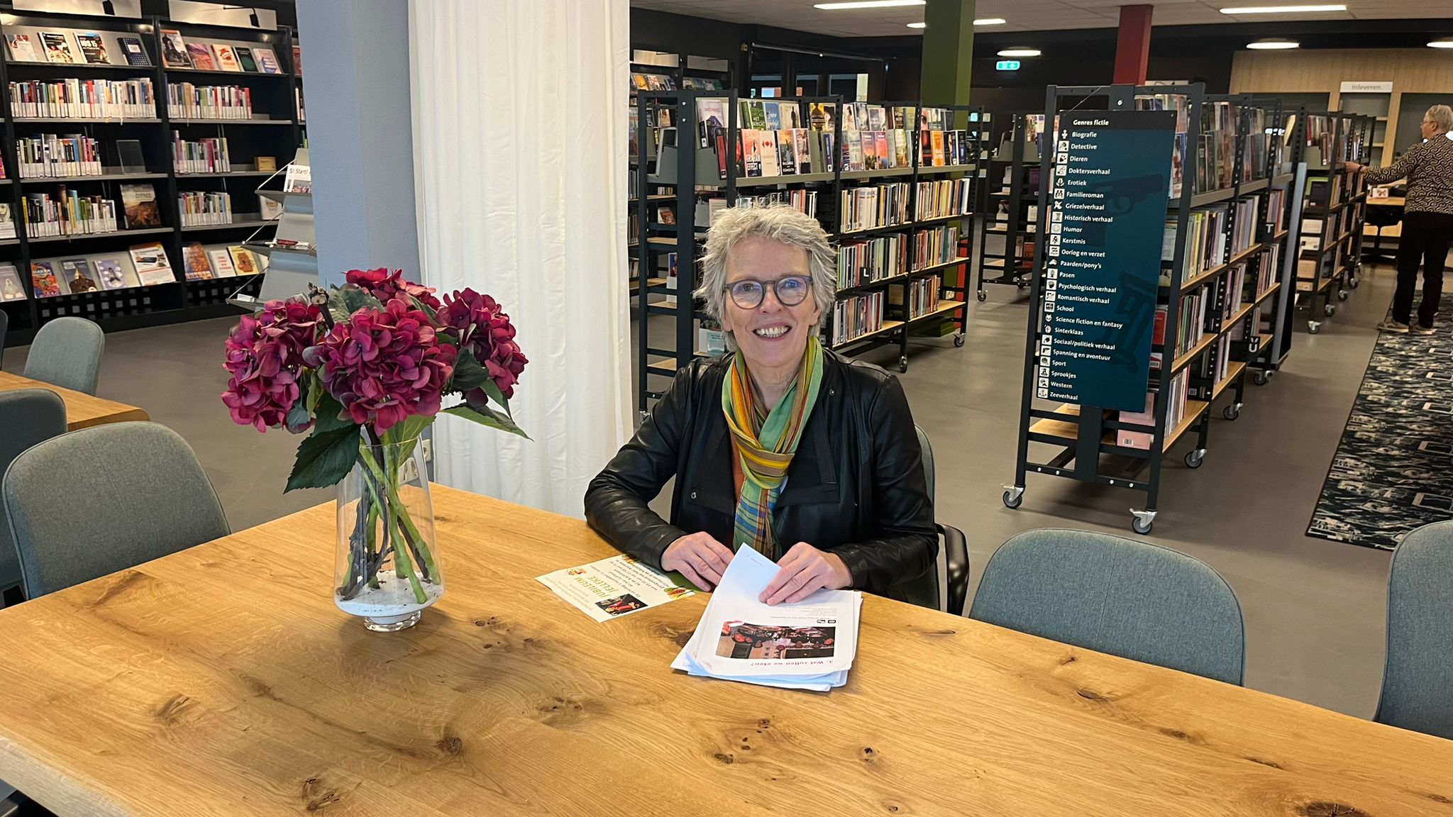 Vrijwilliger Miek Brandt helpt met taal in Rijsbergen