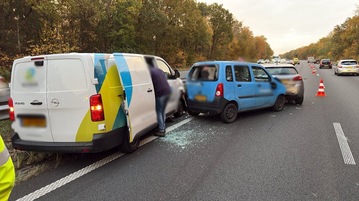 Lange files op snelwegen rond Bergen op Zoom door botsing