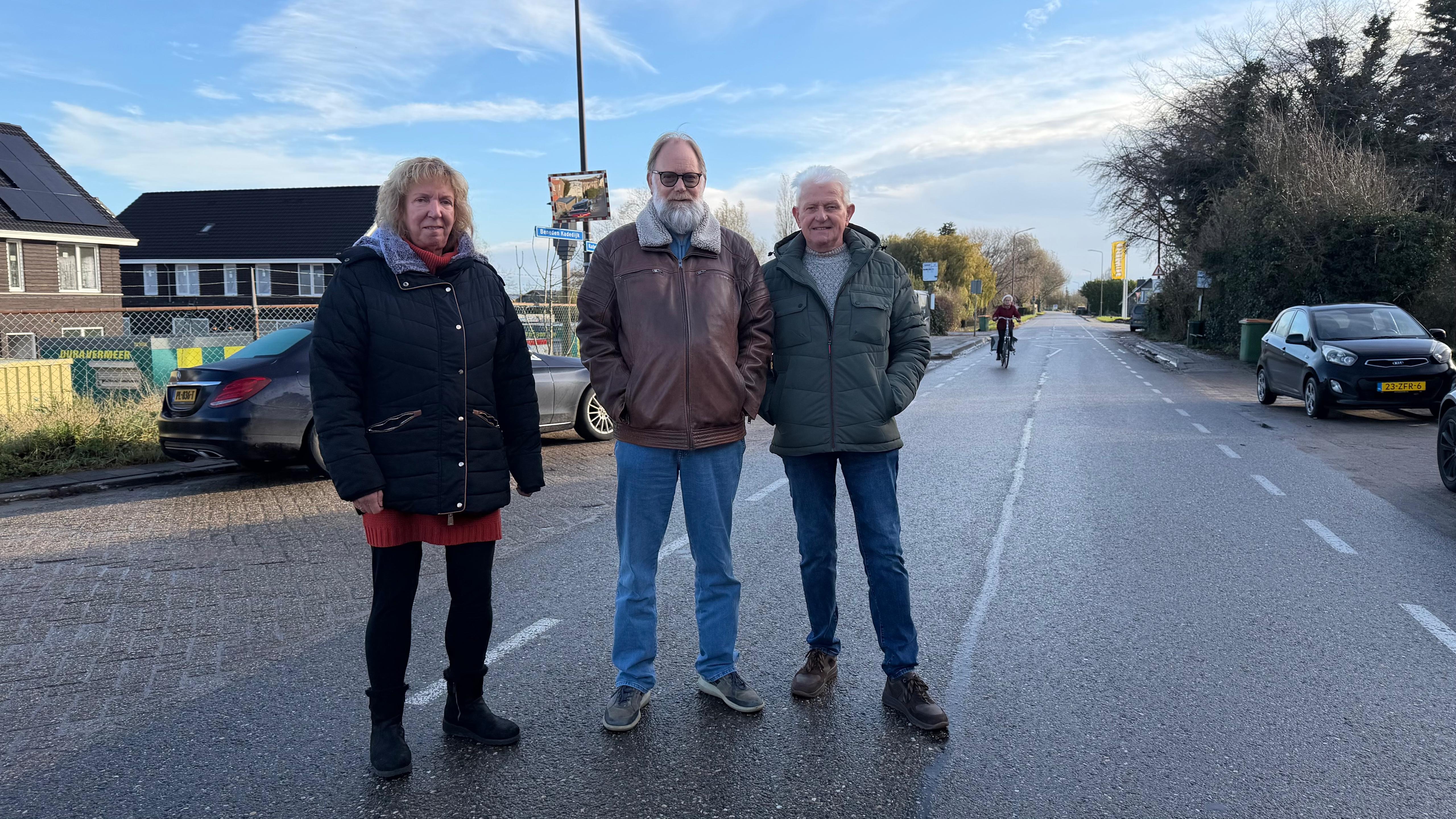 Bewoners Kadedijk maken zich zorgen om verkeersveiligheid: 'Als je niet oppast rijden ze je voor je 