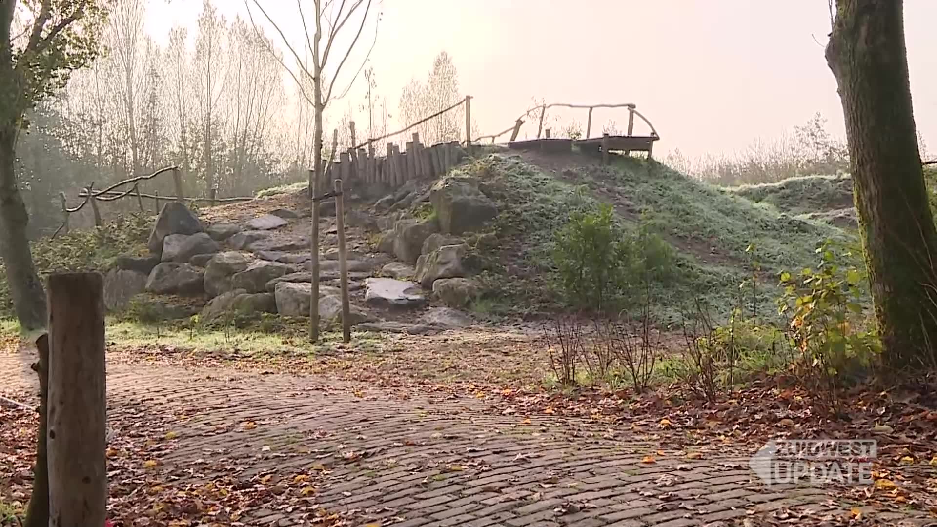 De Trappistentrappers uit Zundert bouwen een biketuin met gerecycled materiaal